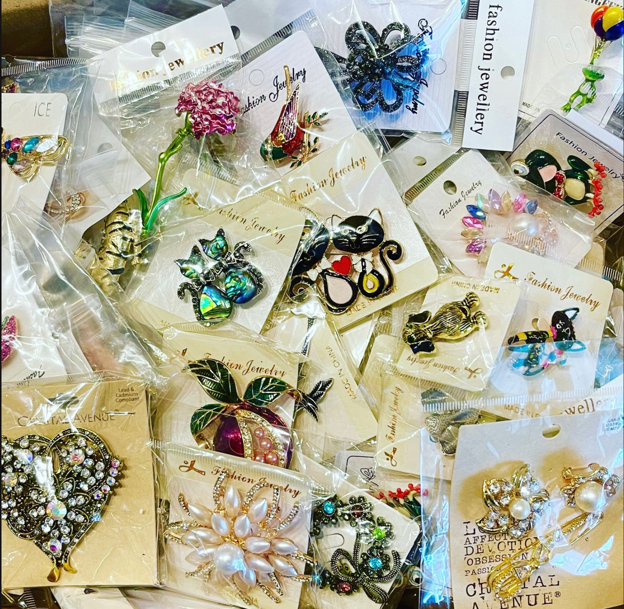 Wholesale Pins, Brooches and Broaches by the Dozen
