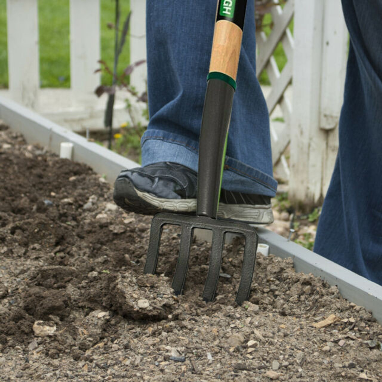 Specialized extra resistant fork for fertilizer and work in the field. Reliable and durable, simple yet efficient