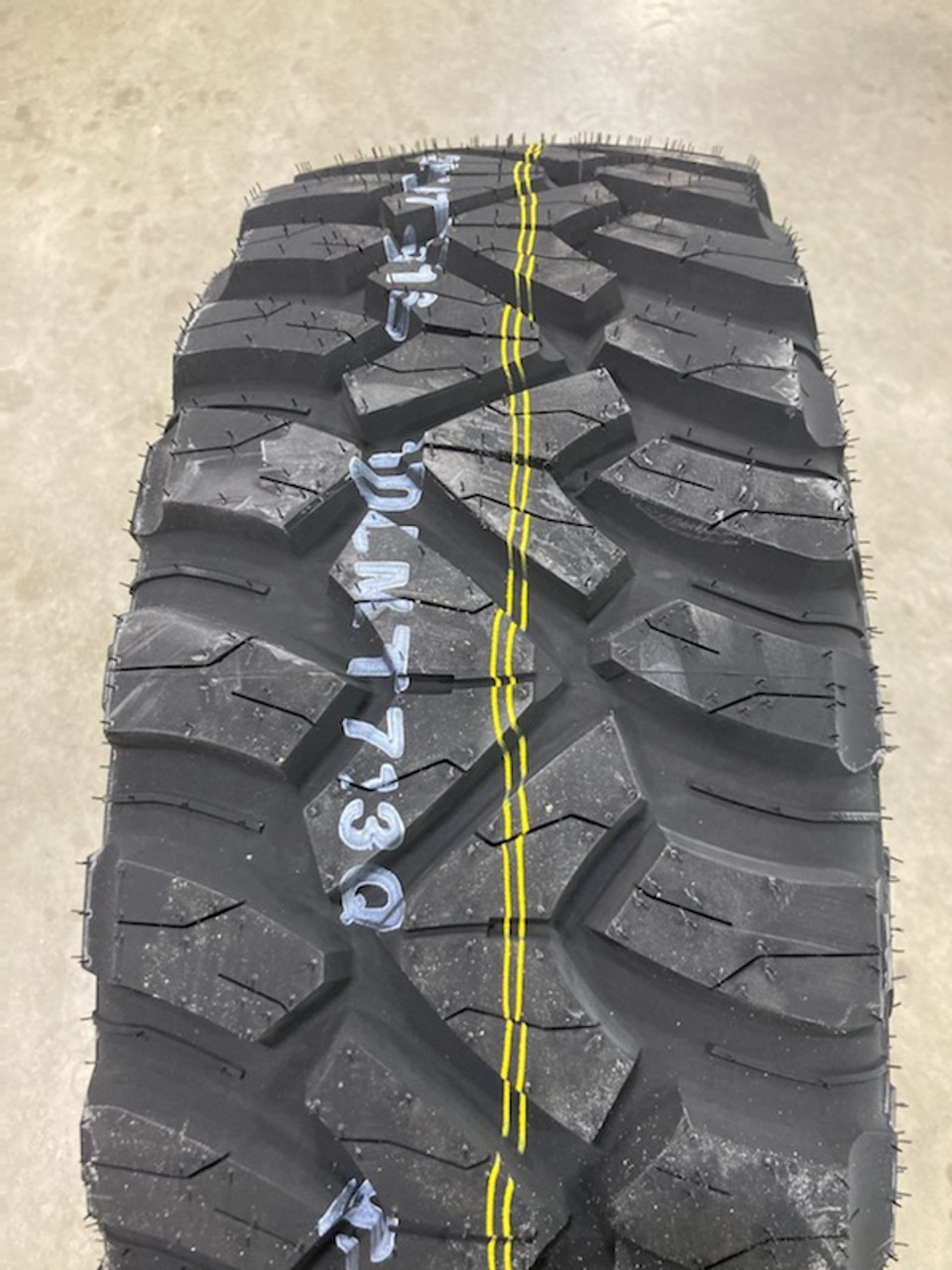 人気在庫あ新品 MT71 37X12.50R17 2本セット売切り クムホ 中古品