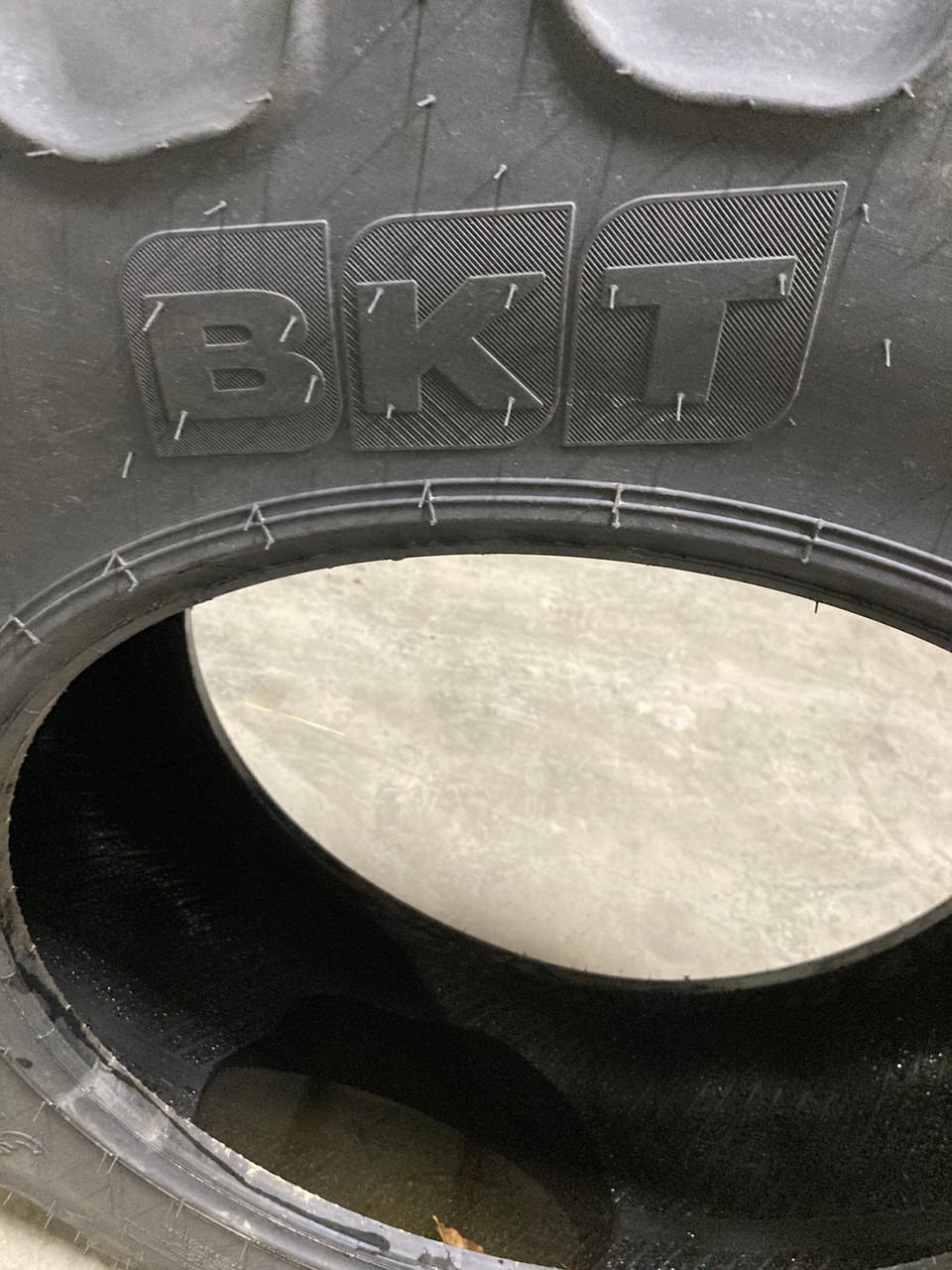 New Radial BKT Tire 320 85 38 RT855 12.4 R 38 Irrigation 12.4R38 320/85R38 RT855