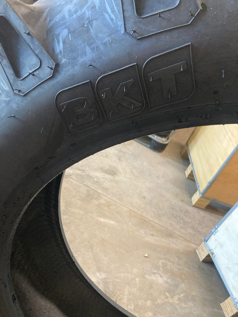 New Tire 15.5 38 BKT Tr135 R-1 8 Ply TT 16.9x38