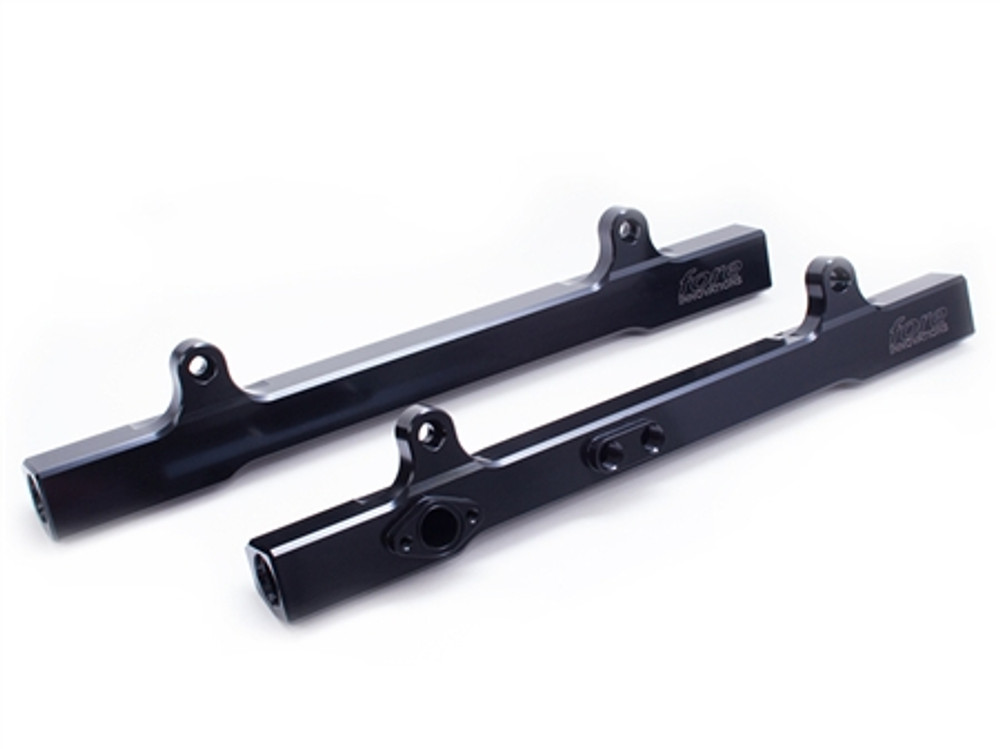 Fore- 2005-2010 Mustang GT Fuel Rails (Black)