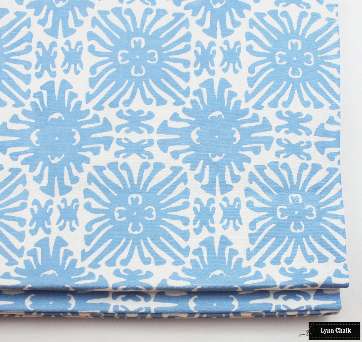 Quadrille China Seas Sigourney Wallpaper