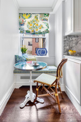 Schumacher Citrus Garden Primary Roman Shade in Breakfast Nook (photographed by @kmarksphoto (Instagram)