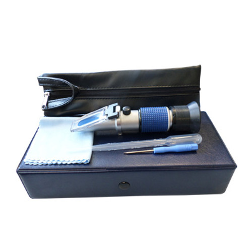The kit includes the refractometer, cloth, screwdriver, pipette, pocket case and instructions for use.