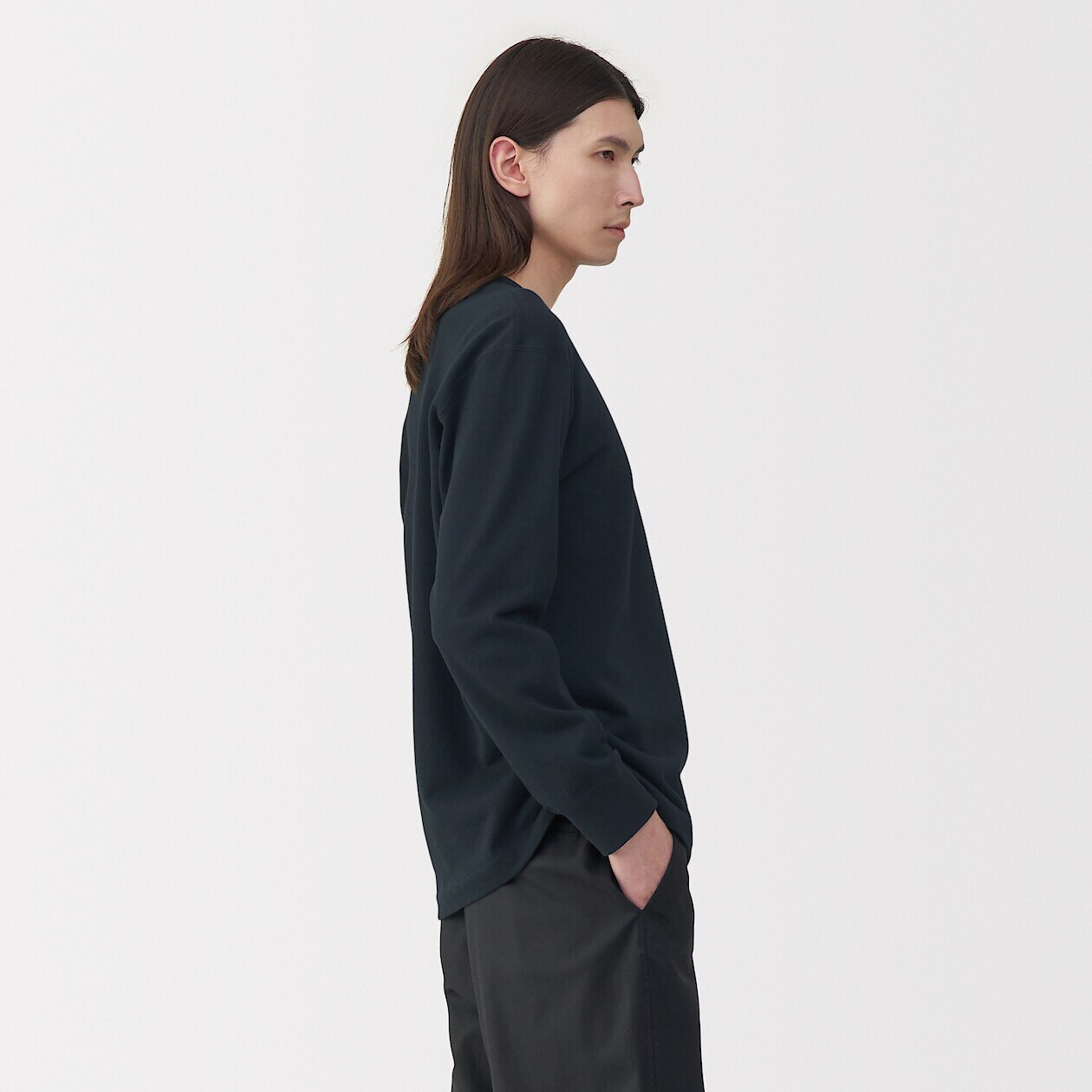 MGA Autumn Long Sleeve T-shirt 2022 黒 Women's black long-sleeve T-shirt with skull on chest IKKS