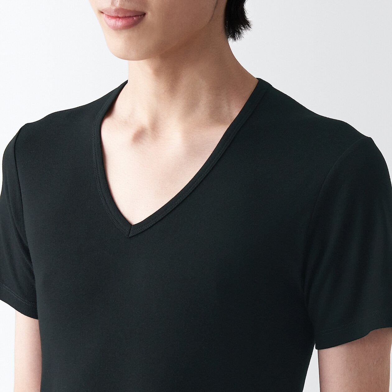 Men's Side Seamless Ribbed V neck T‐Shirt | MUJI