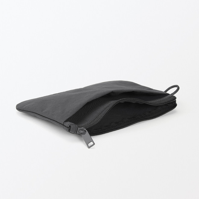 Textured Nylon Zip Pouch ‐ Medium
