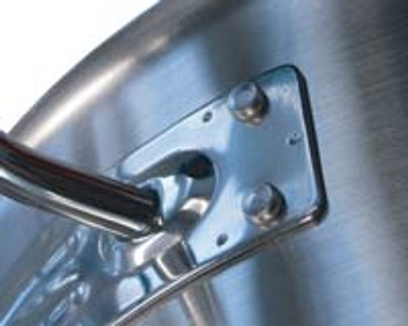 All handles are welded to the bodies and items with a capacity greater than 7 litres have the added support of stainless 
steel rivets