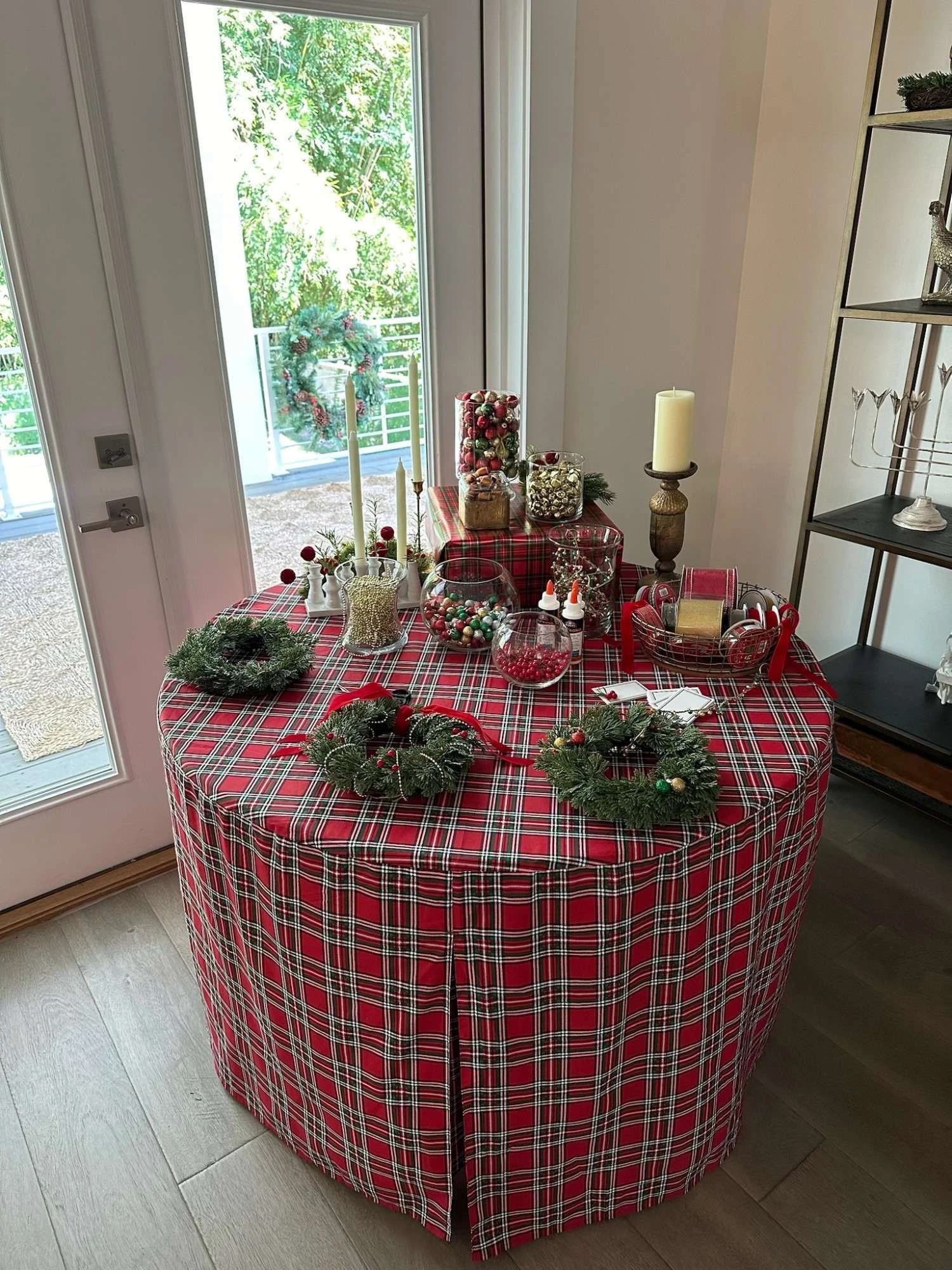 48-Inch Round Fitted Table Cover Holiday Plaid