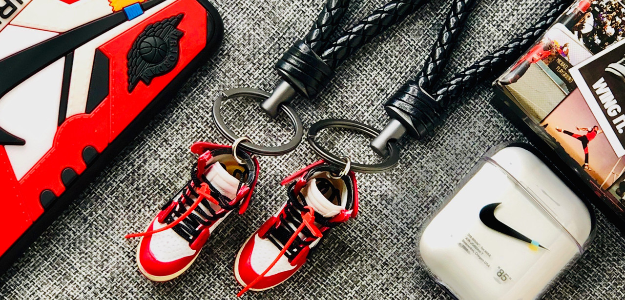 Jordan 1 “LV” – Keychain Kicks