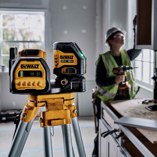 Dewalt DCE088D1G18 12/18V XR Self-Levelling Cross Line Green Beam Laser With 2.0Ah Battery Dewalt DCE088D1G18 12/18V XR Self-Levelling Cross Line Green Beam Laser With 2.0Ah Battery