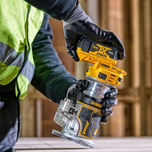 DeWalt DCW604NT 18V Brushless Router Trimmer with 1/4" 12 Piece Cutter Set DeWalt DCW604NT 18V Brushless Router Trimmer with 1/4" 12 Piece Cutter Set