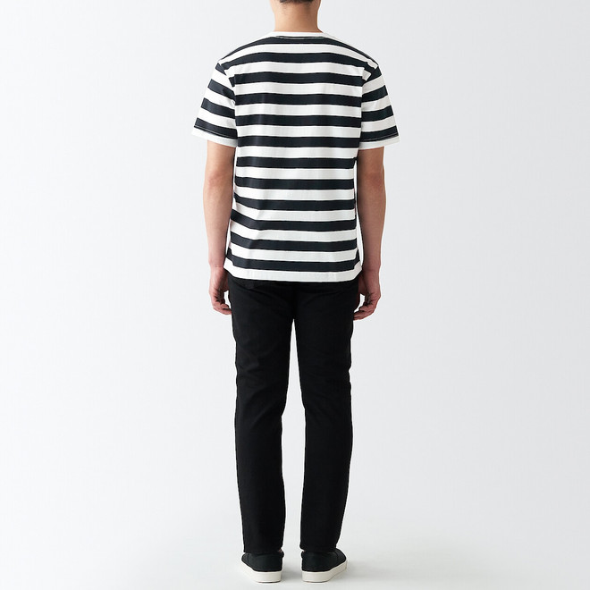 Camiseta de rayas anchas con cuello redondo