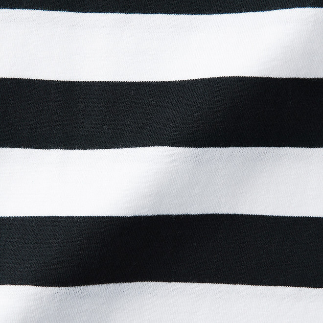 Camiseta de rayas anchas con cuello redondo
