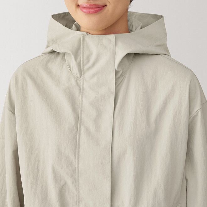 Women's Water Repellent Pocketable Hooded Jacket