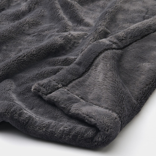 Gris oscuro