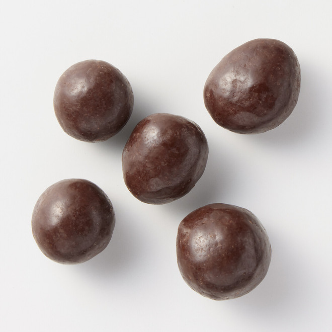 Cerezas cubiertas de chocolate negro