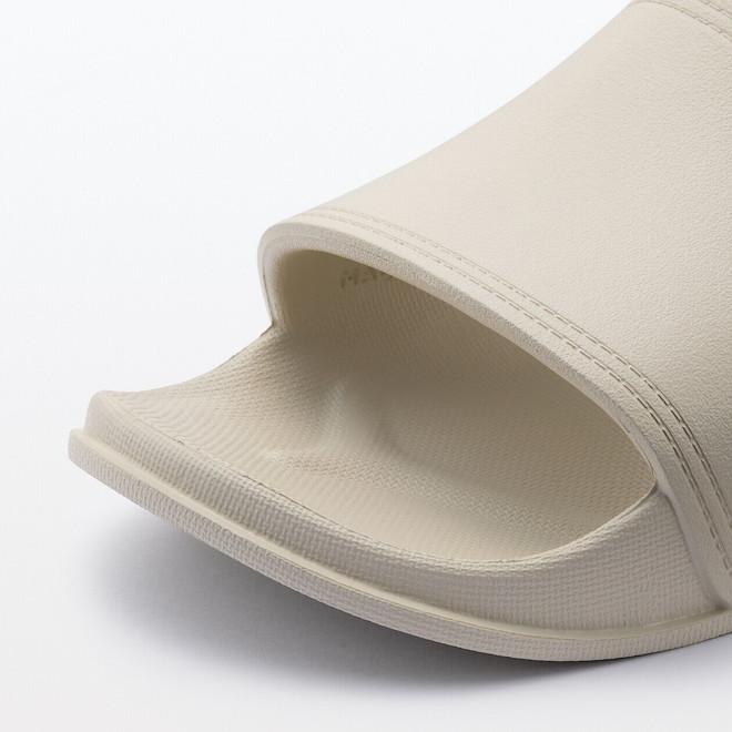 Sandalias planas de espuma de poliuretano