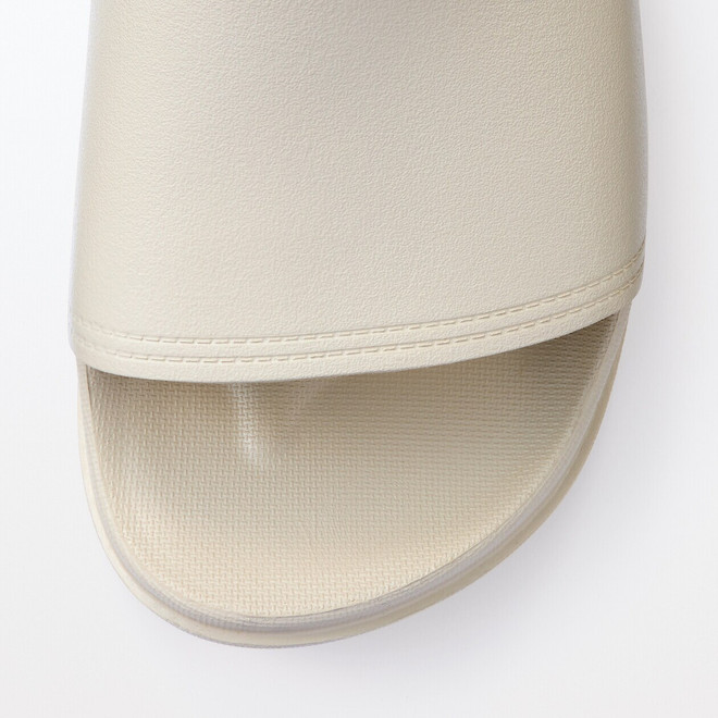 Sandalias planas de espuma de poliuretano