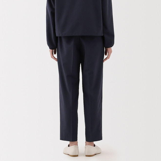 Pantalón ligero de pernera cónica y tejido de mil rayas para mujer