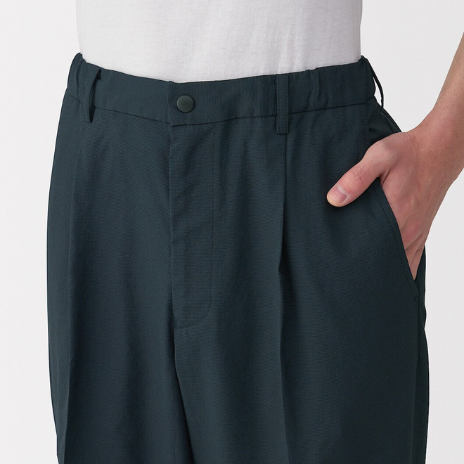 Pantalones plisados y elásticos de pierna cónica en mezcla de seersucker para hombre