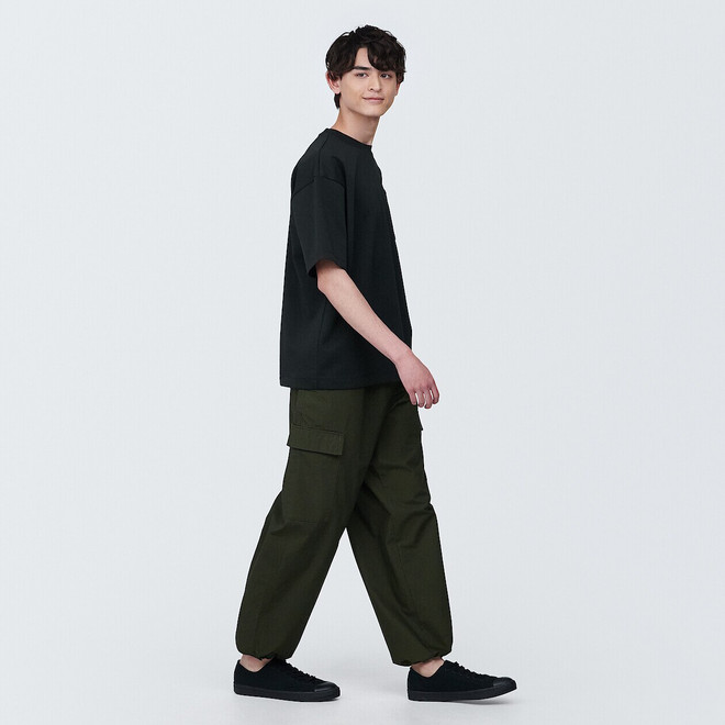 Camiseta de hombre Cool Touch Relaxed Fit con bolsillo.