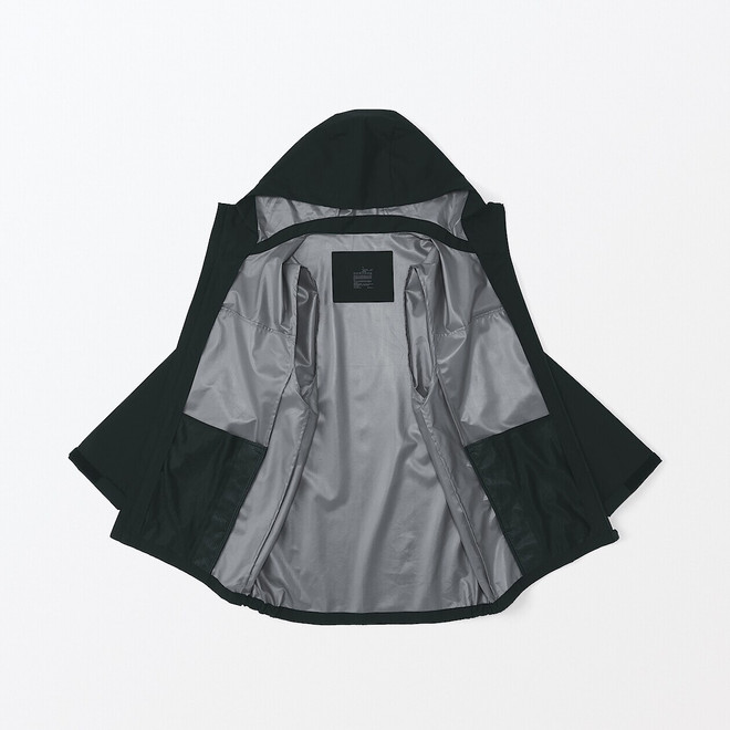 Chaqueta con capucha impermeable para hombre.