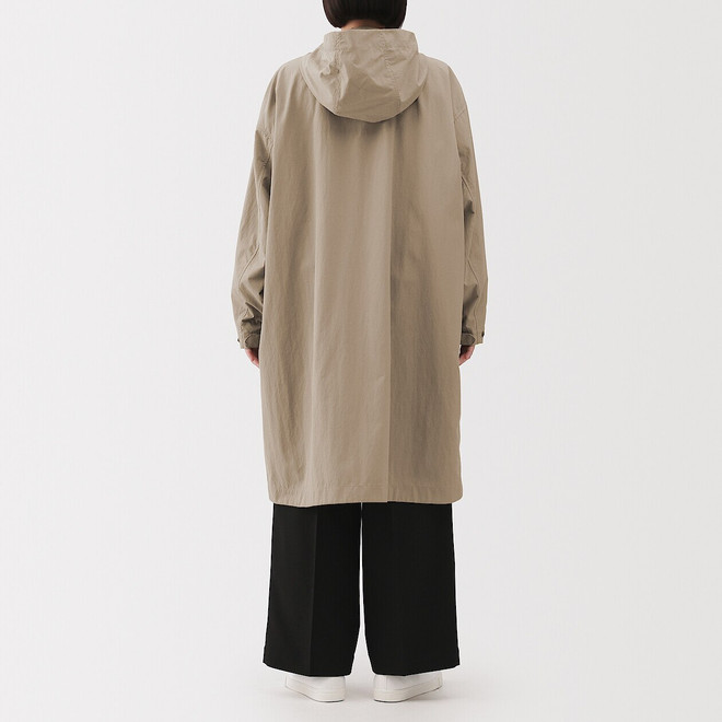 Abrigo largo con capucha de nailon impermeable para mujer