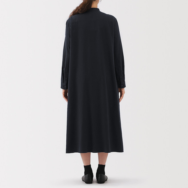 Vestido largo en franela doblemente cepillada con cuello alto para mujer