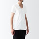 Camiseta de cuello pico sin costuras laterales