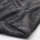Gris oscuro