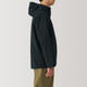 Chaqueta con capucha impermeable para hombre.