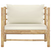 Vrtna sofa od bambusa s krem bijelim jastucima