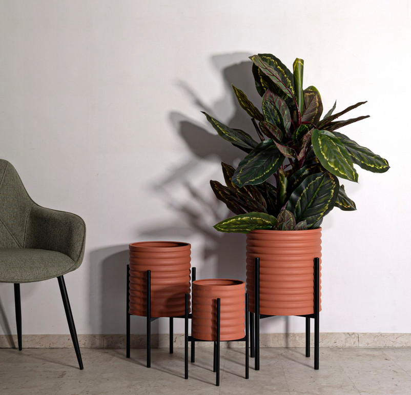 Stalci za biljke i cvijeće: kako odabrati idealan stalak za dom, balkon i vrt