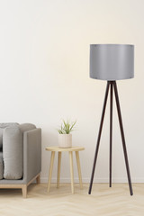 Podna lampa 103
