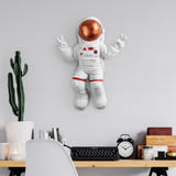 Dekorativni zidni dodatak Astronaut sa znakom mira - 3   a.g