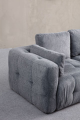 Kutna sofa Amaris trosjed s pufom - sivi