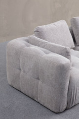 Kutna sofa Amaris trosjed s pufom - svijetlo siva Kutna sofa Amaris trosjed s pufom - svijetlo siva