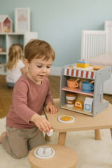 Drvena Kuhinja za Djecu 2-u-1 Barista Set sa 26 Dodaka ECOTOYS