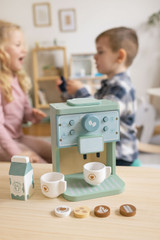 Drveni aparat za kafu za djecu Barista Set 8 dijelova ECOTOYS