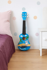 Drveni ukulele za djecu sa 4 najlonske žice i perekom ECOTOYS