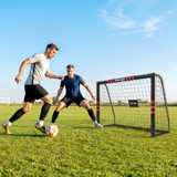 Fudbalski gol s mrežom i podstavljenim okvirom, crno-crveni