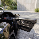 Dječiji električni auto s daljinskim upravljačem i dva motora, crni