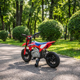 Dječiji električni motor 12 V s pomoćnim točkićima, crveni
