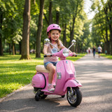 Dječiji električni motor u stilu skutera s pomoćnim točkićima, roze