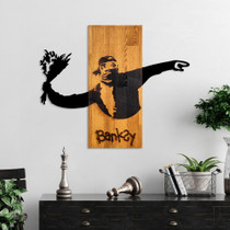 Ukrasni drveni zidni dodatak Banksy - Bacač cvijeća   a.g