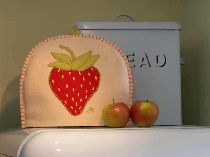 Strawberry Tea Cosy (Cream/Green)