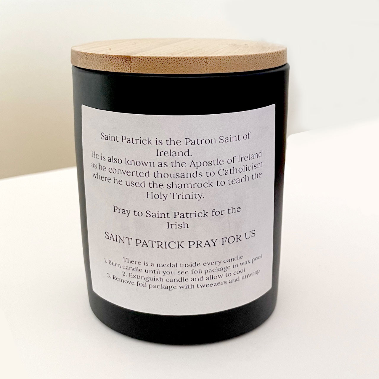 Back label of the Saint Patrick Soy Candle with Medal