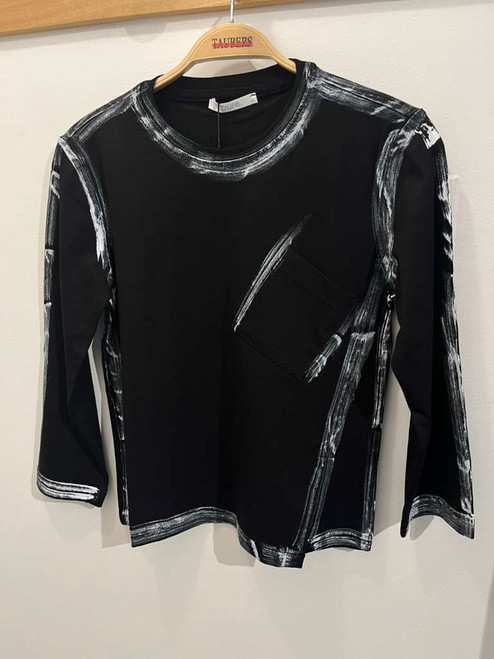 T-shirt with brushed design edge